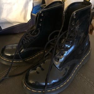 EUC Dr. Martens Patent Leather Boots Sz. 7